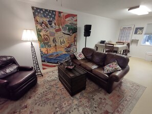 Älytelevisio, videopelejä, DVD-soitin, kirjoja