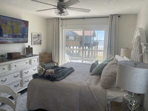3 bedrooms, desk, iron/ironing board, travel crib