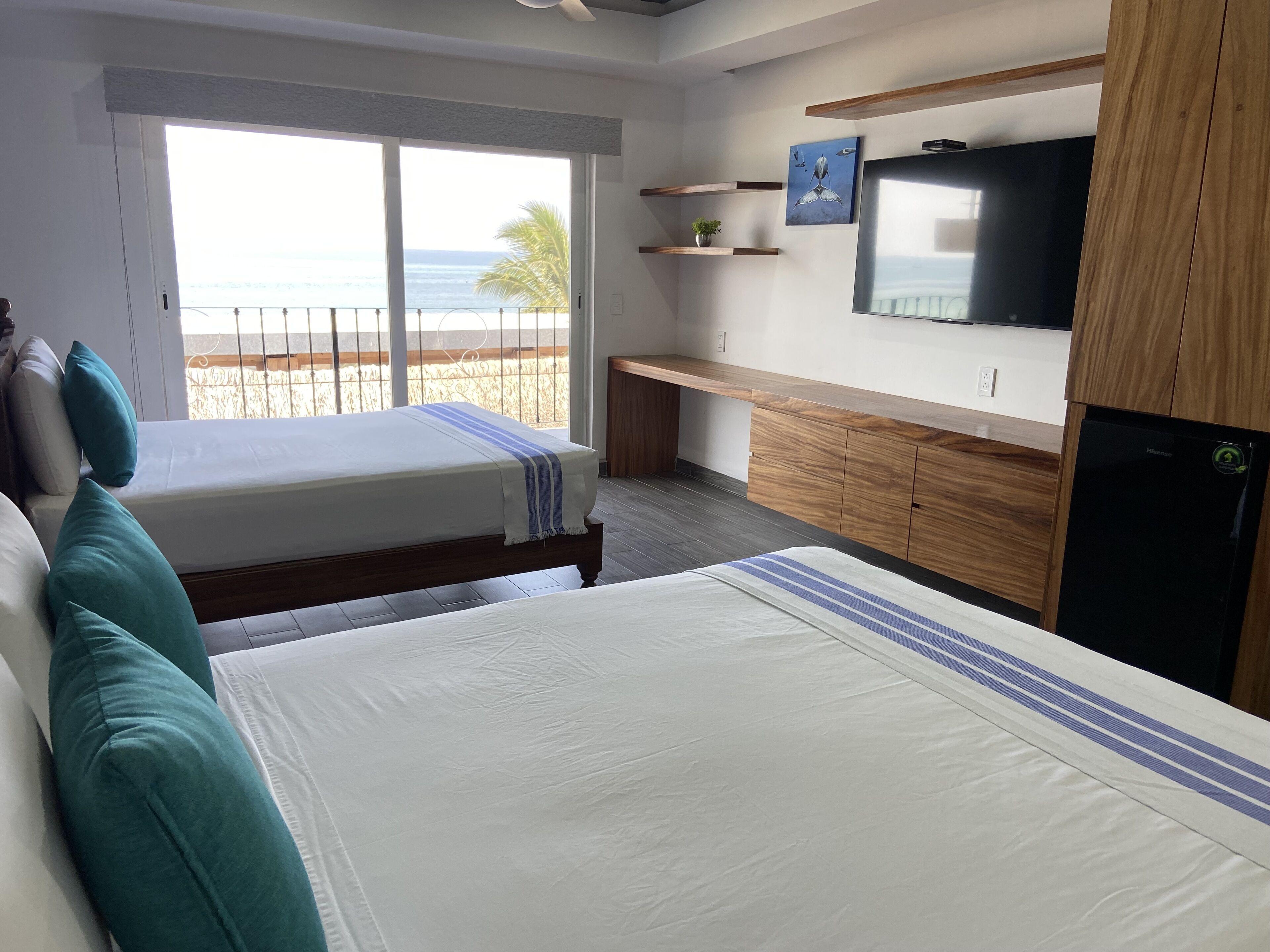 Panoramic Room | Minibar, free WiFi, bed sheets