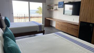Panoramic Room | Minibar, free WiFi, bed sheets