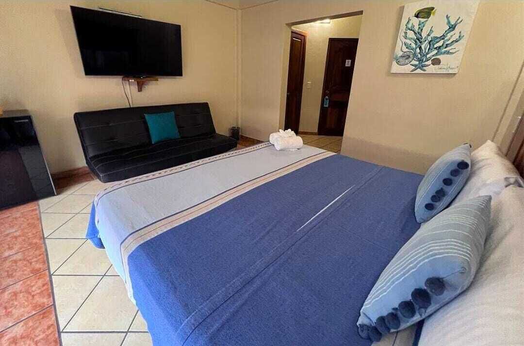 Minibar, wifi gratis y ropa de cama 