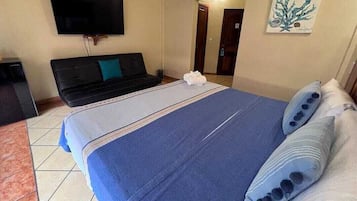Basic Room | 1 bedroom, minibar, free WiFi, bed sheets