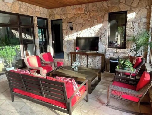 North Austin estate in private country setting