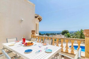 Outdoor dining - Villa Pia, ideal for families in Moraira (Moraira)