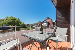 Unclassified image, 3 of 18, button