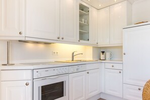 冷蔵庫、オーブン、食器洗い機、コーヒー / ティーメーカー