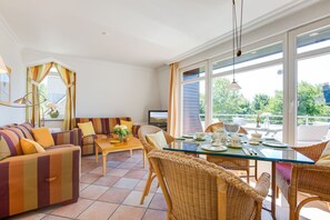 Unclassified image, 4 of 18, button