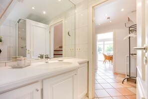 Unclassified image, 5 of 18, button