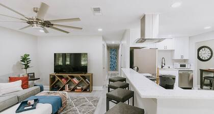 3BR/2BA close to beach & Downtown! Golf Cart available to rent - Twin Oaks