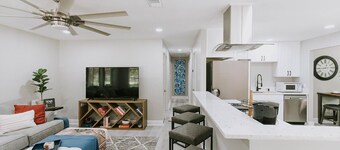 3BR/2BA close to beach & Downtown! Golf Cart available to rent - Twin Oaks