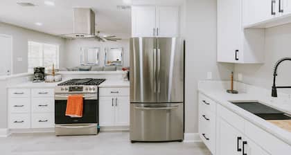 Twin Oaks - close to beach & downtown Ocean Springs!