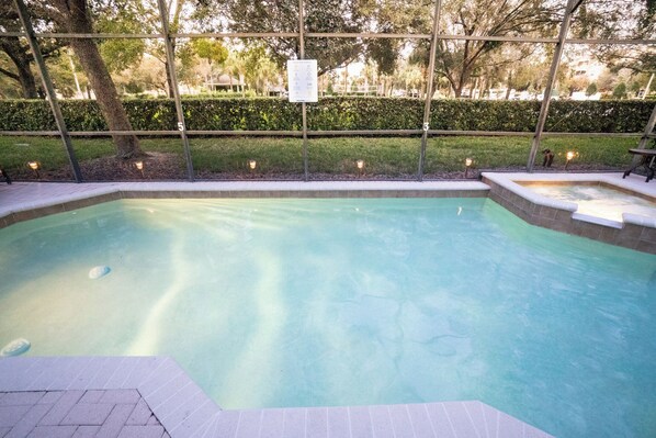 Piscine extérieure, piscine chauffée