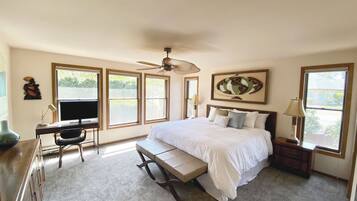 5 bedrooms, desk, iron/ironing board, travel crib