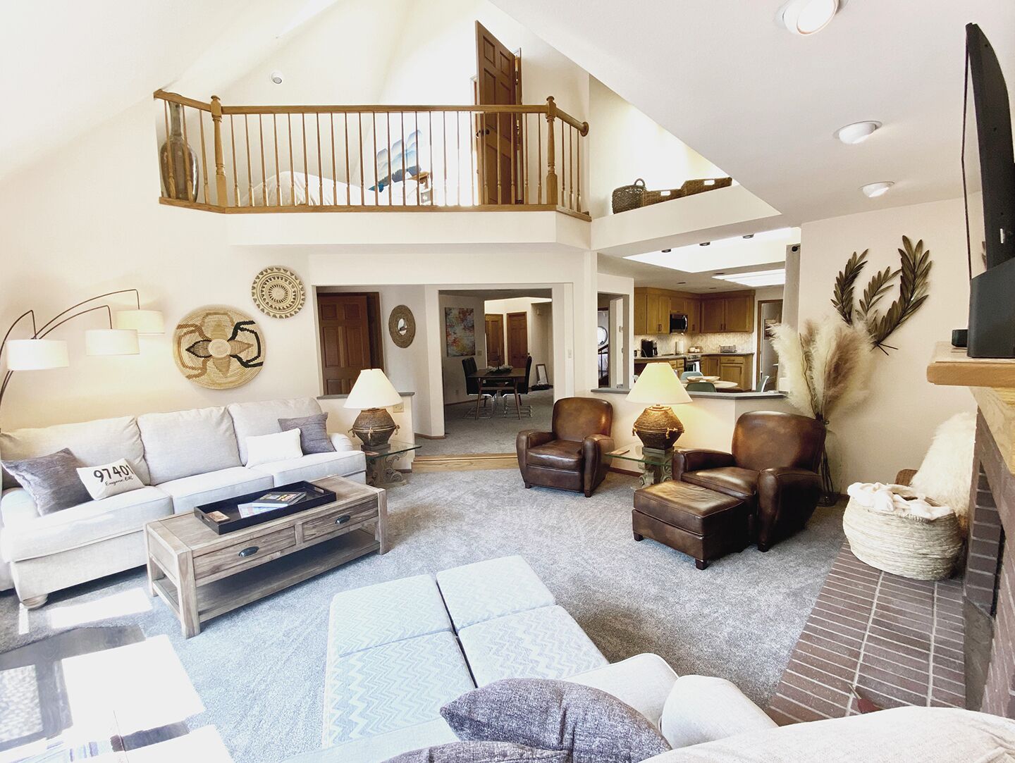 Smart TV, fireplace, DVD player, books