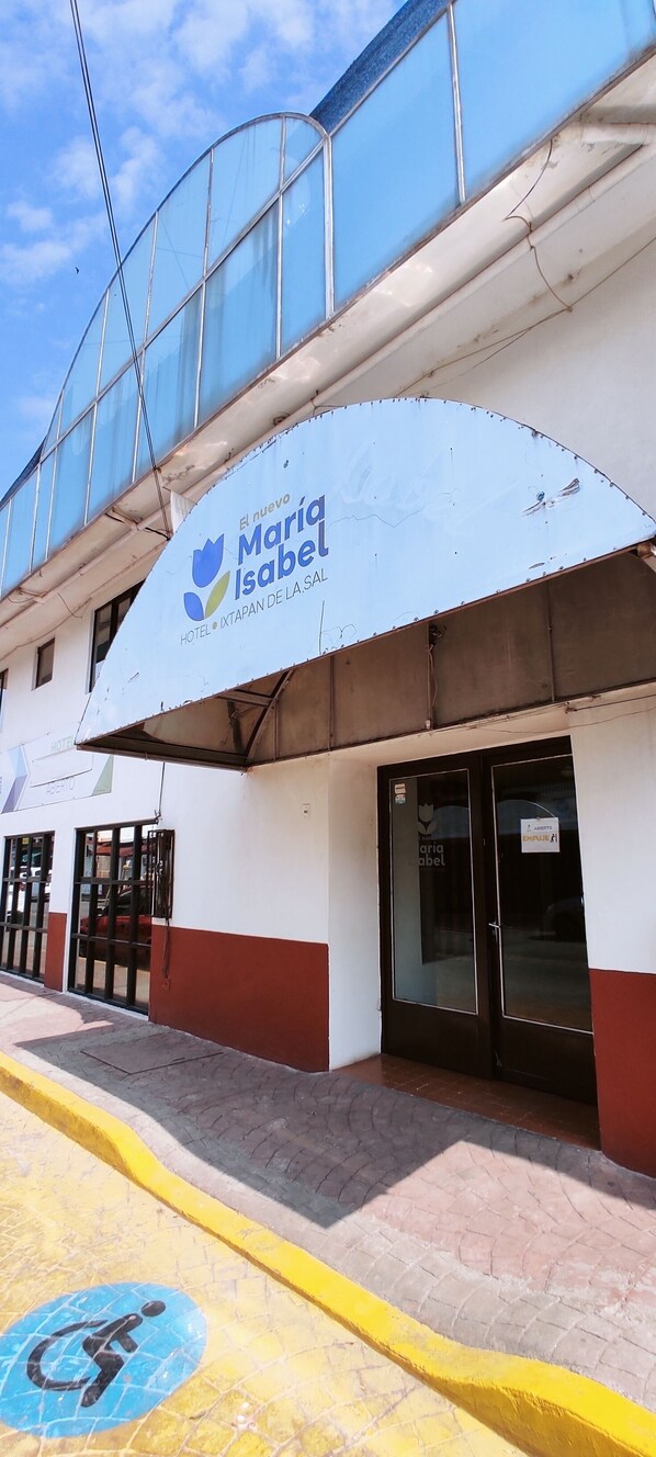 Front of property - Hotel Nuevo María Isabel (Ixtapan de la Sal)