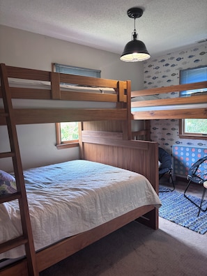 3 bedrooms, free WiFi, bed sheets