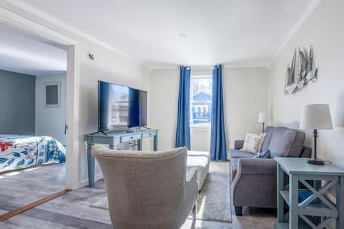 Design-Apartment, 2 Schlafzimmer, Küche | Wohnbereich | Fernseher