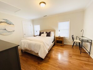 2 bedrooms, desk, travel cot, WiFi