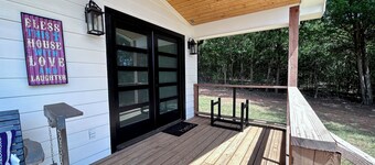 NEW!!! Fire pit AND golf!! LUXURY COUNTRY RETREAT in heart of MAJESTIC ETX!!!