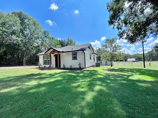 المنشأة من الخارج