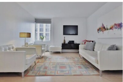 Uptown Condo: 30 minutes to WORLD CUP stadium
