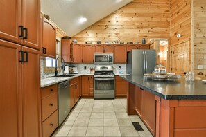 Køleskab, ovn, kogeplade, opvaskemaskine