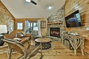 Smart TV, chimenea y videojuegos