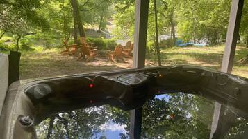 Tina de hidromasaje al aire libre