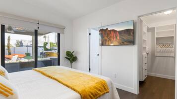 3 bedrooms, in-room safe, desk, iron/ironing board