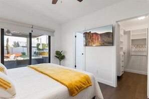 3 bedrooms, in-room safe, desk, iron/ironing board