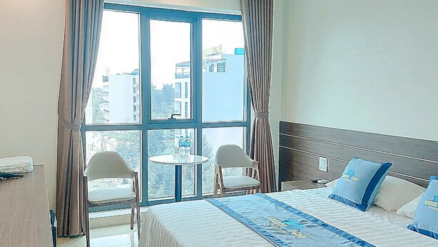 Habitación Deluxe doble, vistas a la ciudad | Minibar, escritorio, wifi gratis y ropa de cama