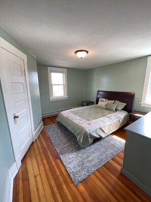 3 habitaciones, escritorio, tabla de planchar con plancha y wifi gratis