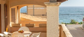 HABITATGE ESCORBALL - House very close to the sea in idyllic area.