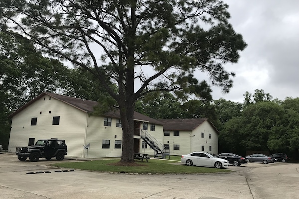 View of Cest’ LA Place