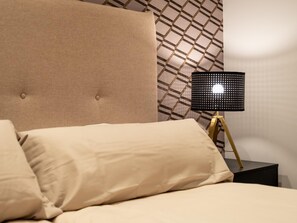 2 bedrooms, iron/ironing board, Internet, bed sheets