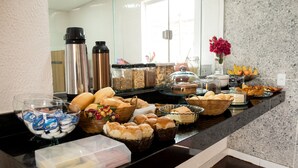 Free daily full breakfast  - Pousada Sr Ivan  (Santana do Riacho)