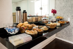 Desayuno completo incluido todos los días 