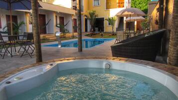 Outdoor spa tub