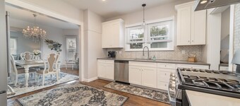 Cozy downtown retreat (pet friendly!)