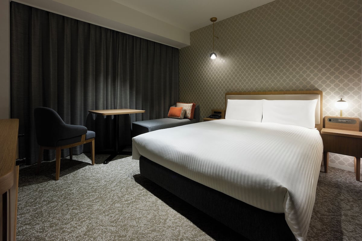 In-room safe, blackout drapes, soundproofing, bed sheets