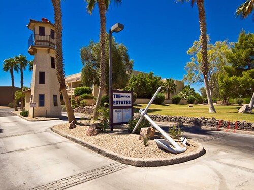 ON THE ISLAND!!! BOAT PARKING!!!