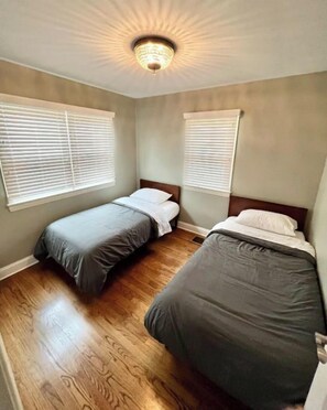 4 habitaciones, cuna de viaje, wifi gratis y ropa de cama