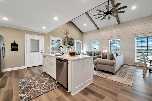 Interior - Farmhouse Charm - Waco/Magnolia/Baylor (Waco)