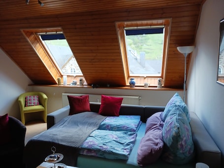 2 bedrooms, free WiFi, bed sheets. Holiday Apartment "Gersch" with Balcony & Wi-Fi