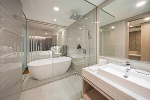 Bathroom - Platinum Hotel Tunjungan Surabaya (Surabaya)