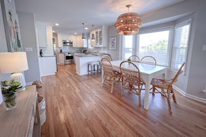 House, 4 Bedrooms | In-room dining