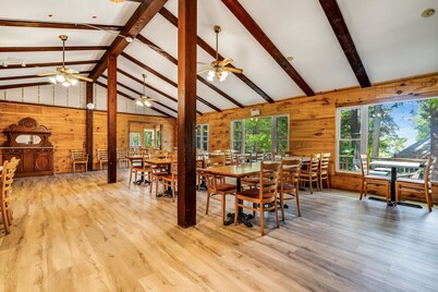 Renovated Muskoka cottage on lakefront - Chumerie