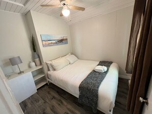 1 bedroom, desk, free WiFi, bed sheets - Rare Muskoka cottage on waterfront - Westview (Dwight)