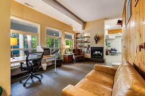 Téléviseur connecté, foyer, livres