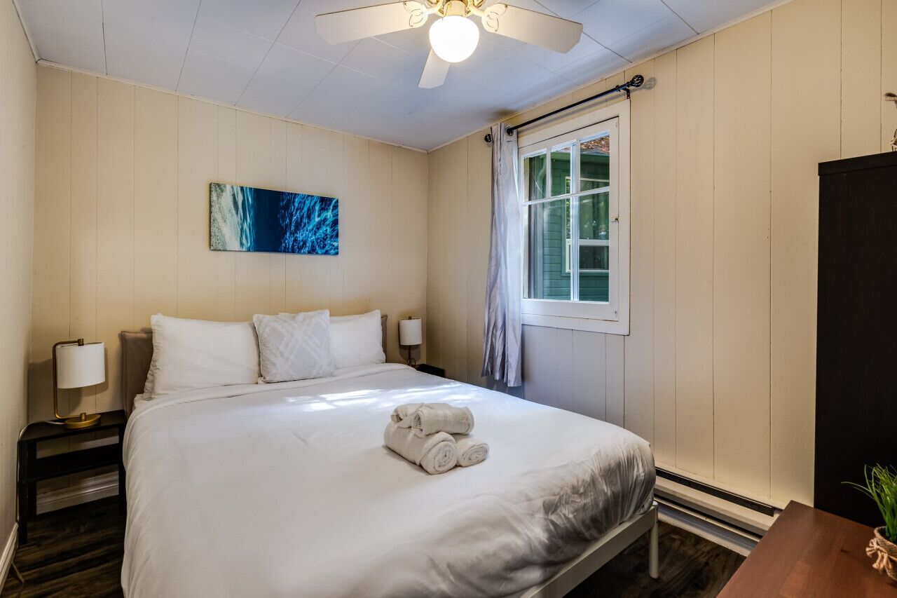 2 bedrooms, desk, free WiFi, bed sheets